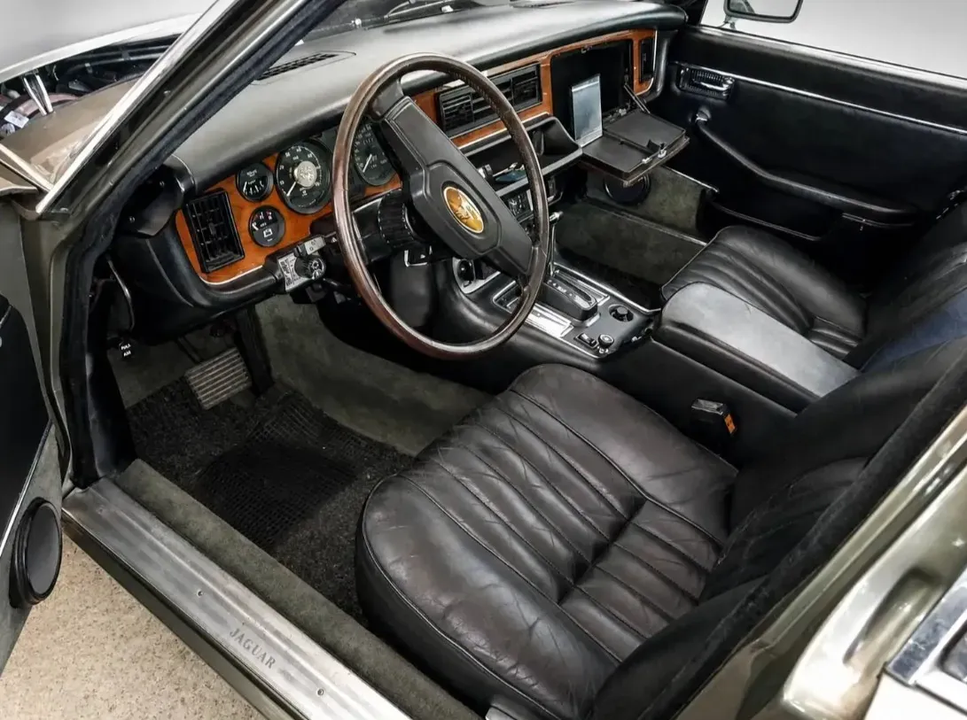 Jaguar Xj12 1980 photo 2