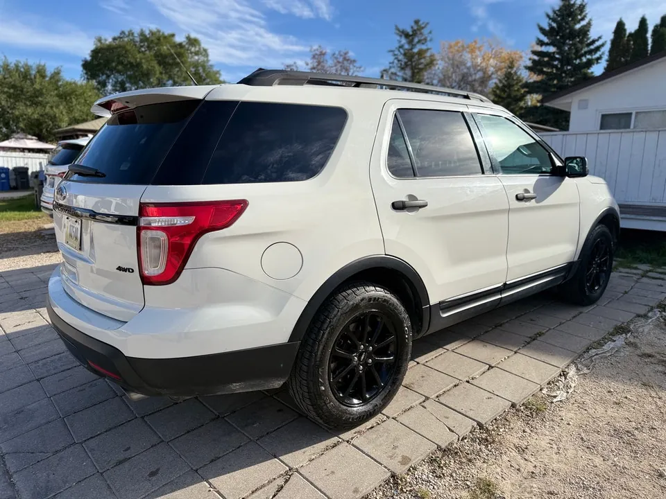Ford Explorer 2011 photo 3