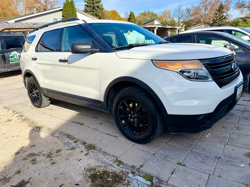 Ford Explorer 2011 photo 2