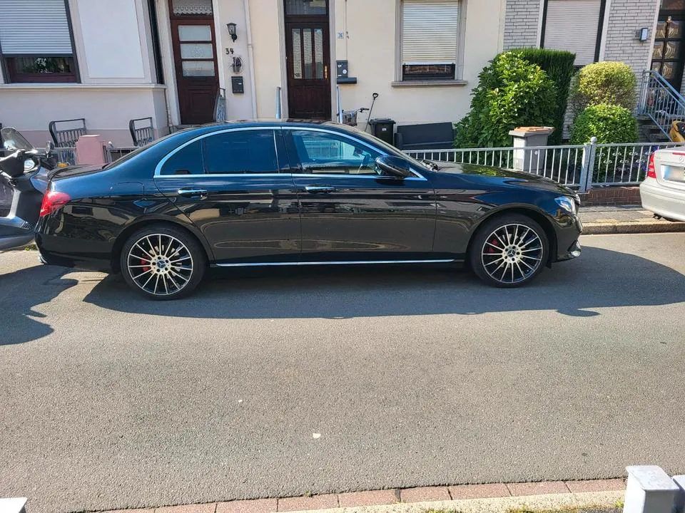 Mercedes-Benz E220D