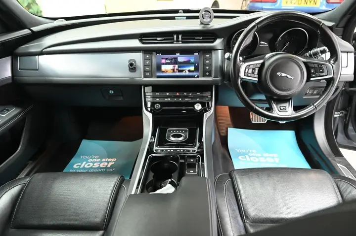 Jaguar Xf 2018 photo 3