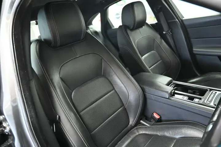 Jaguar Xf 2018 photo 4