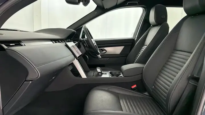 Land Rover Discovery Sport 2026 photo 3