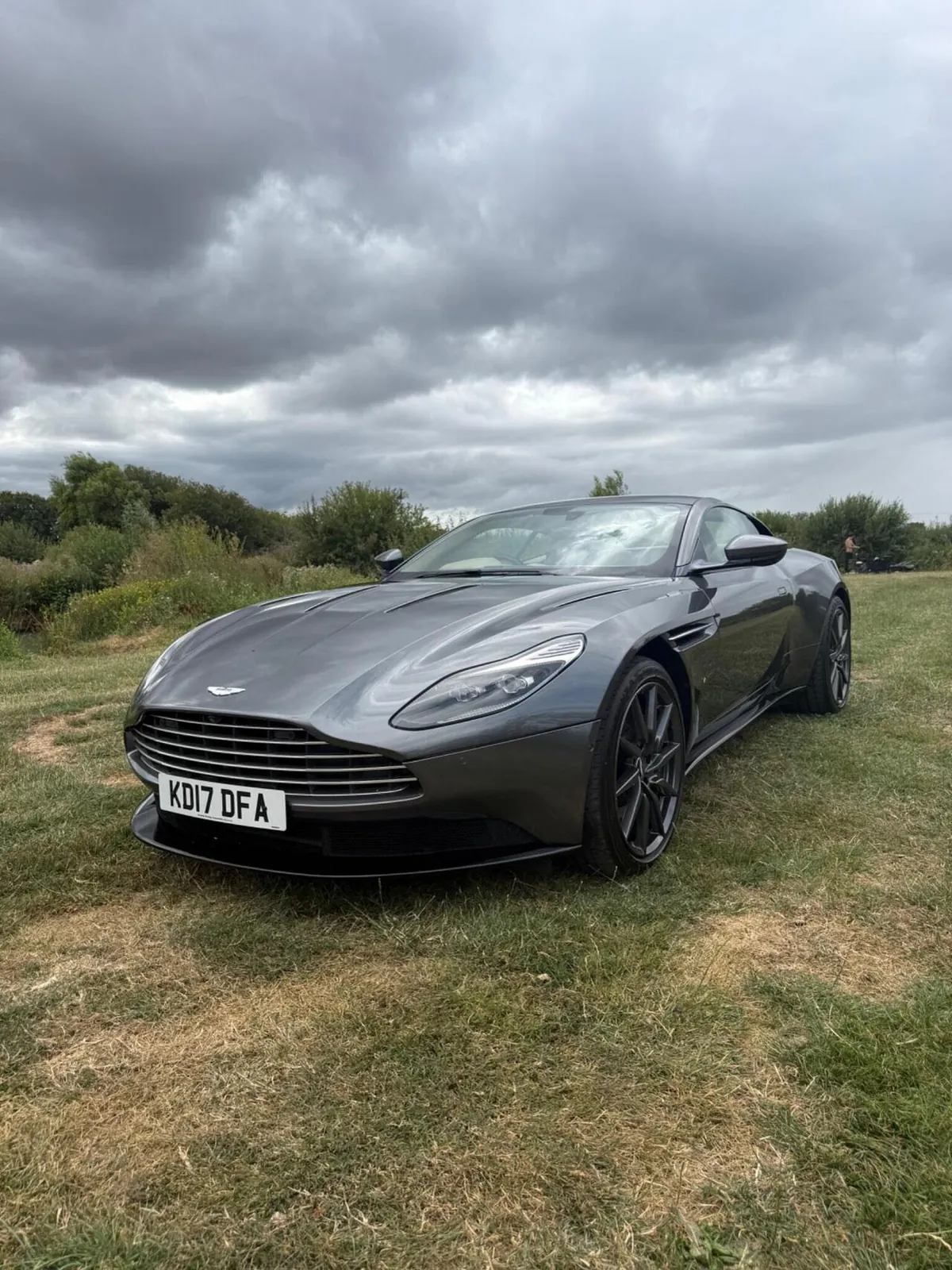 Aston Martin Db11