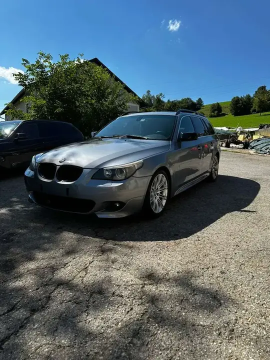 BMW 5 Series 2005 photo 2
