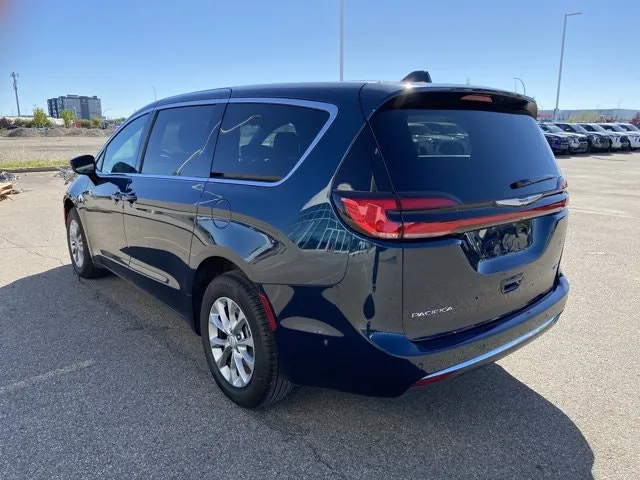 Chrysler Pacifica 2025 photo 4