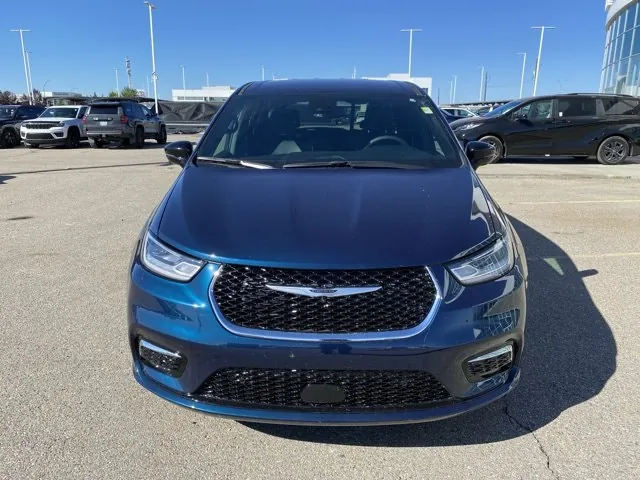 Chrysler Pacifica 2025 photo 2