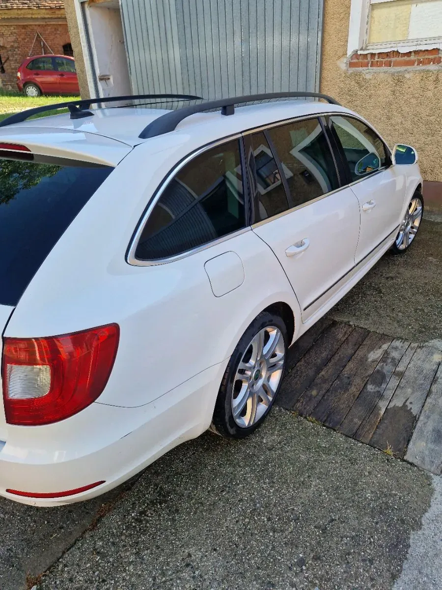 Skoda Superb 2010 photo 3