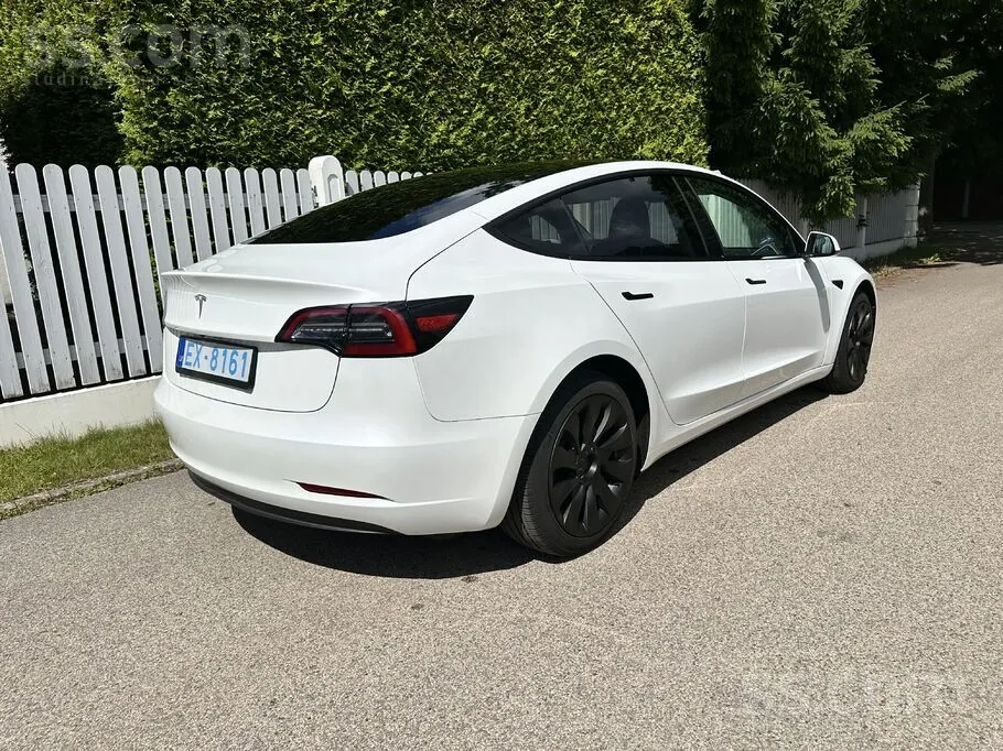 Tesla Model 3 2023 photo 3