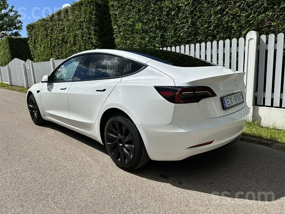Tesla Model 3 2023 photo 2
