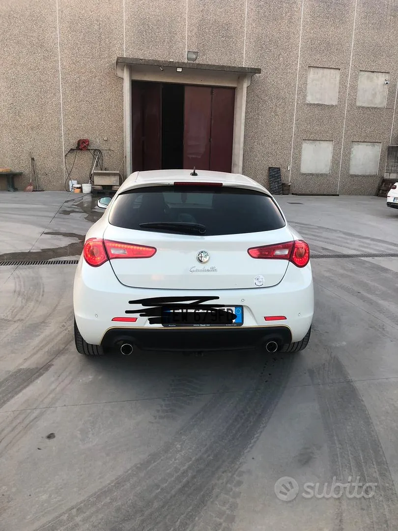 Alfa Romeo Giulietta 2014 photo 2