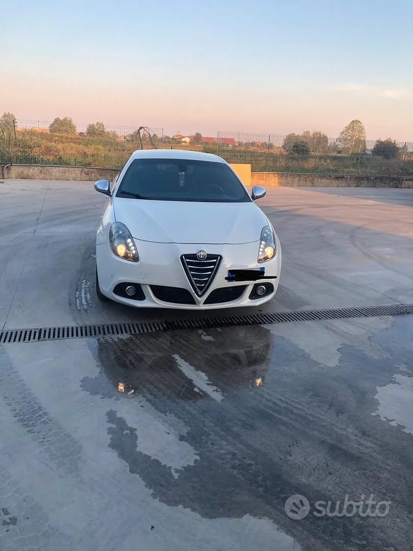 Alfa Romeo Giulietta 2014 photo 4
