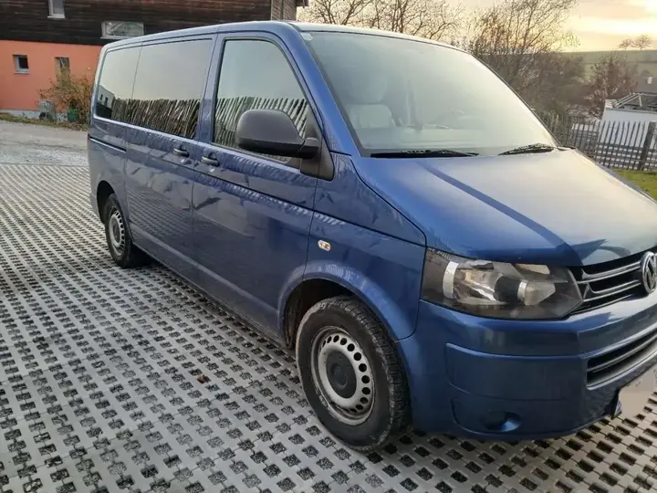 Volkswagen T5 2009 photo 2