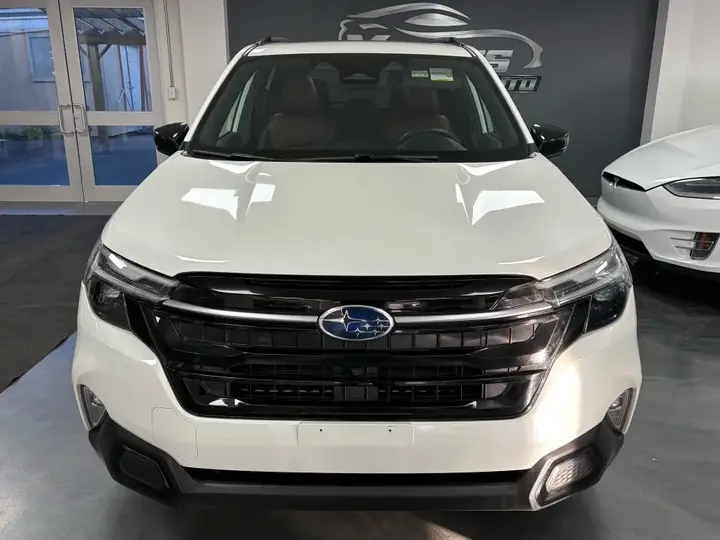 Subaru Forester 2025 photo 3