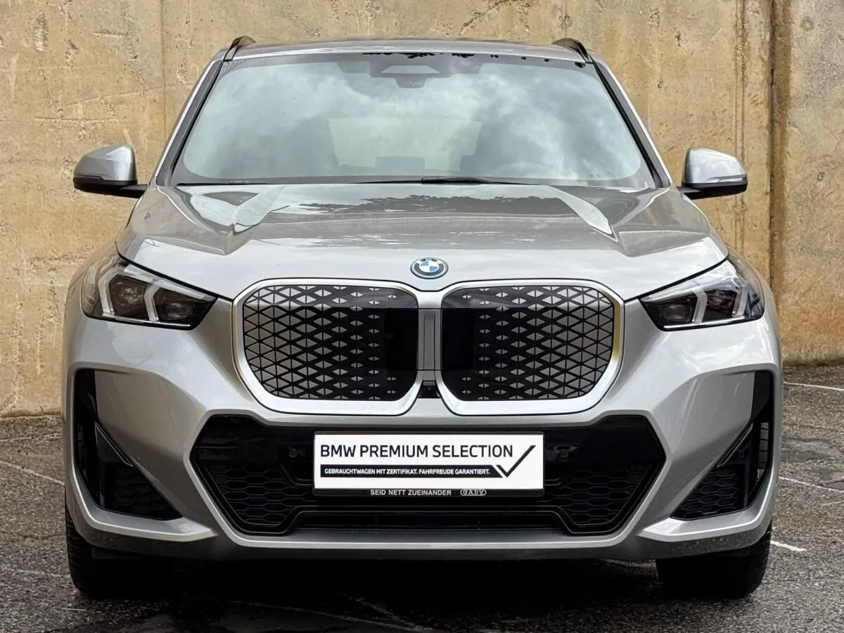 BMW Ix1 2025 photo 2