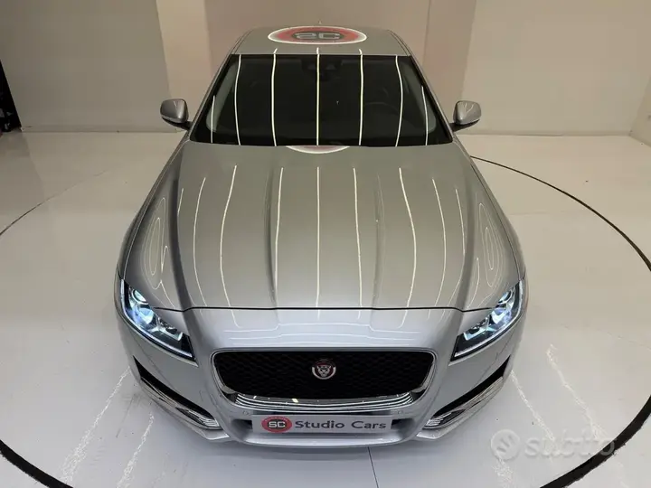 Jaguar Xf 2019 photo 2