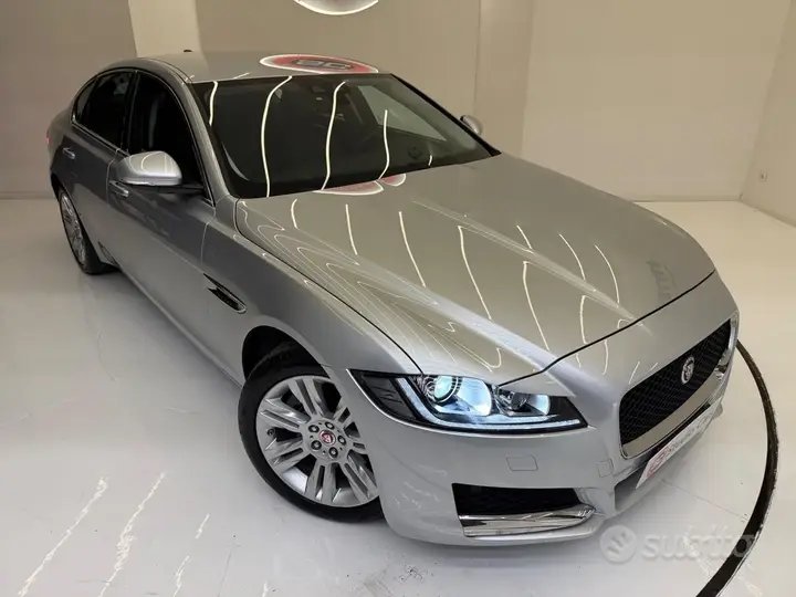 Jaguar Xf 2019 photo 3