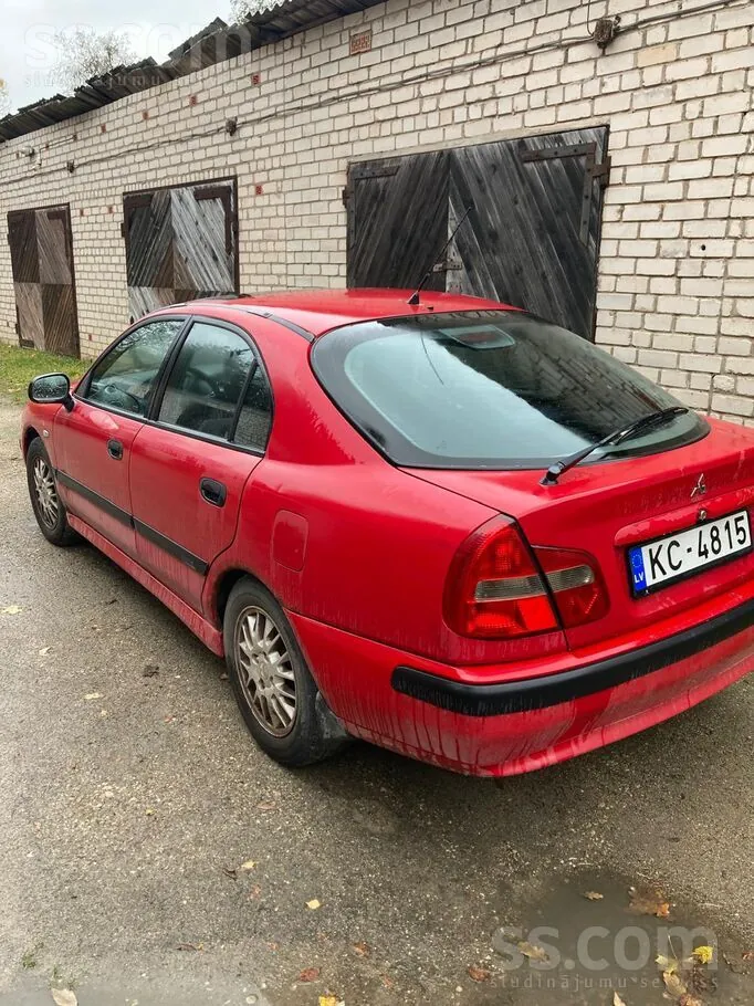 Mitsubishi Carisma 2002 photo 2