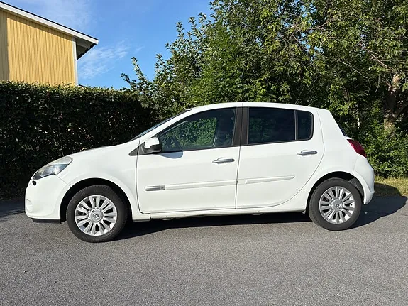 Renault Clio 2012 photo 2