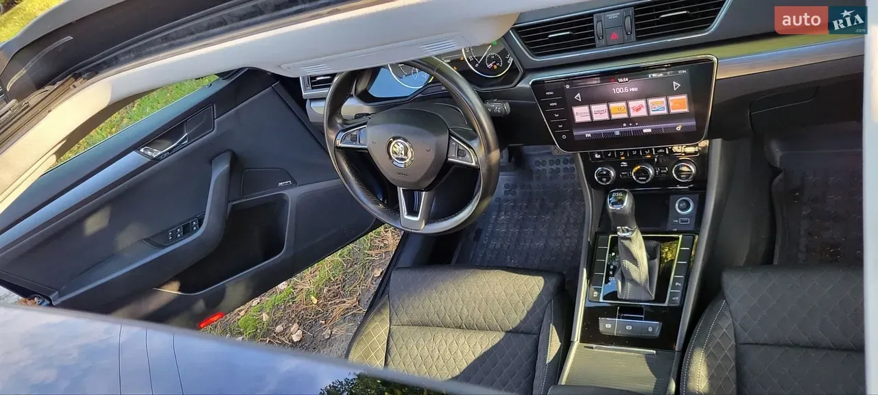 Skoda Superb 2018 photo 3