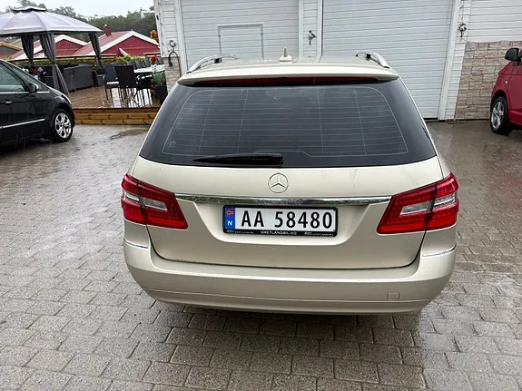 Mercedes-Benz E200 D 2010 photo 4