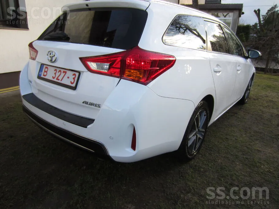 Toyota Auris 2015 photo 4