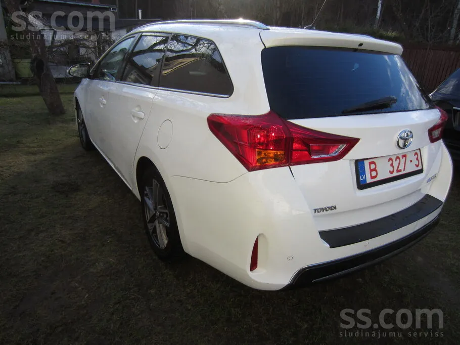 Toyota Auris 2015 photo 5