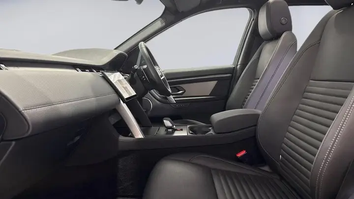 Land Rover Discovery Sport 2026 photo 3
