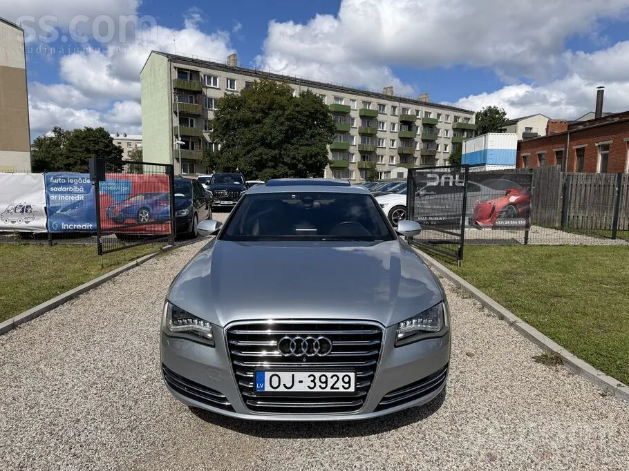 Audi A8 2013 photo 2