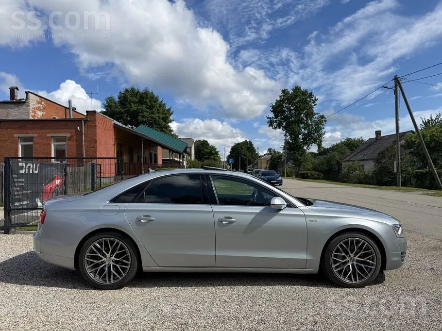 Audi A8 2013 photo 5