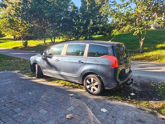 Peugeot 5008 2012 photo 3