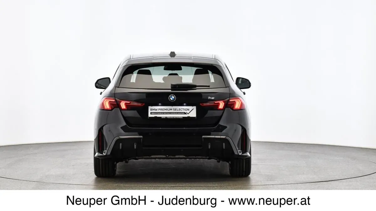 BMW 1 Series 2025 photo 3