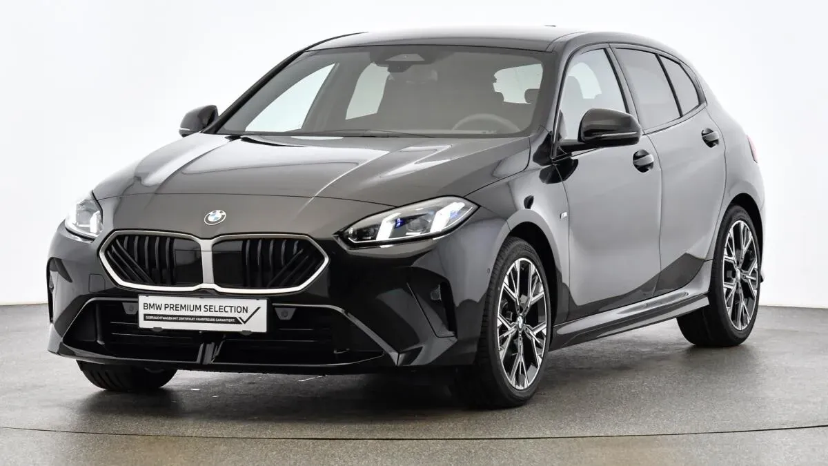 BMW 1 Series 2025 photo 2