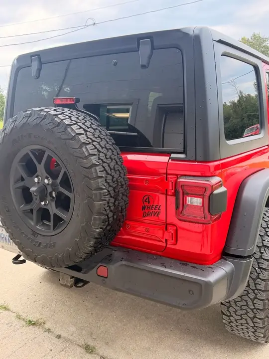 Jeep Wrangler Unlimited 2024 photo 2