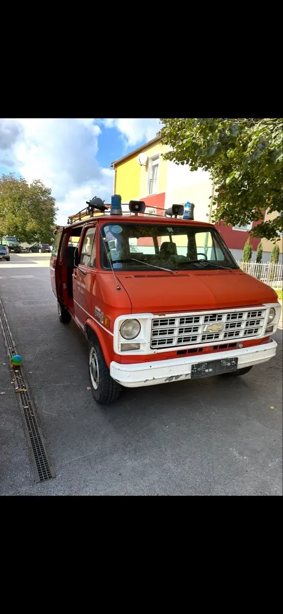 Chevrolet Suburban Van 1978 photo 2