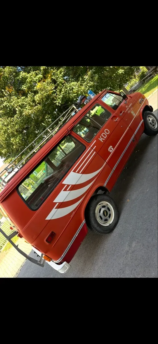 Chevrolet Suburban Van 1978 photo 3