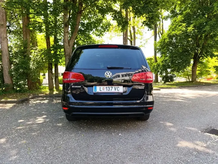 Volkswagen Sharan 2012 photo 2