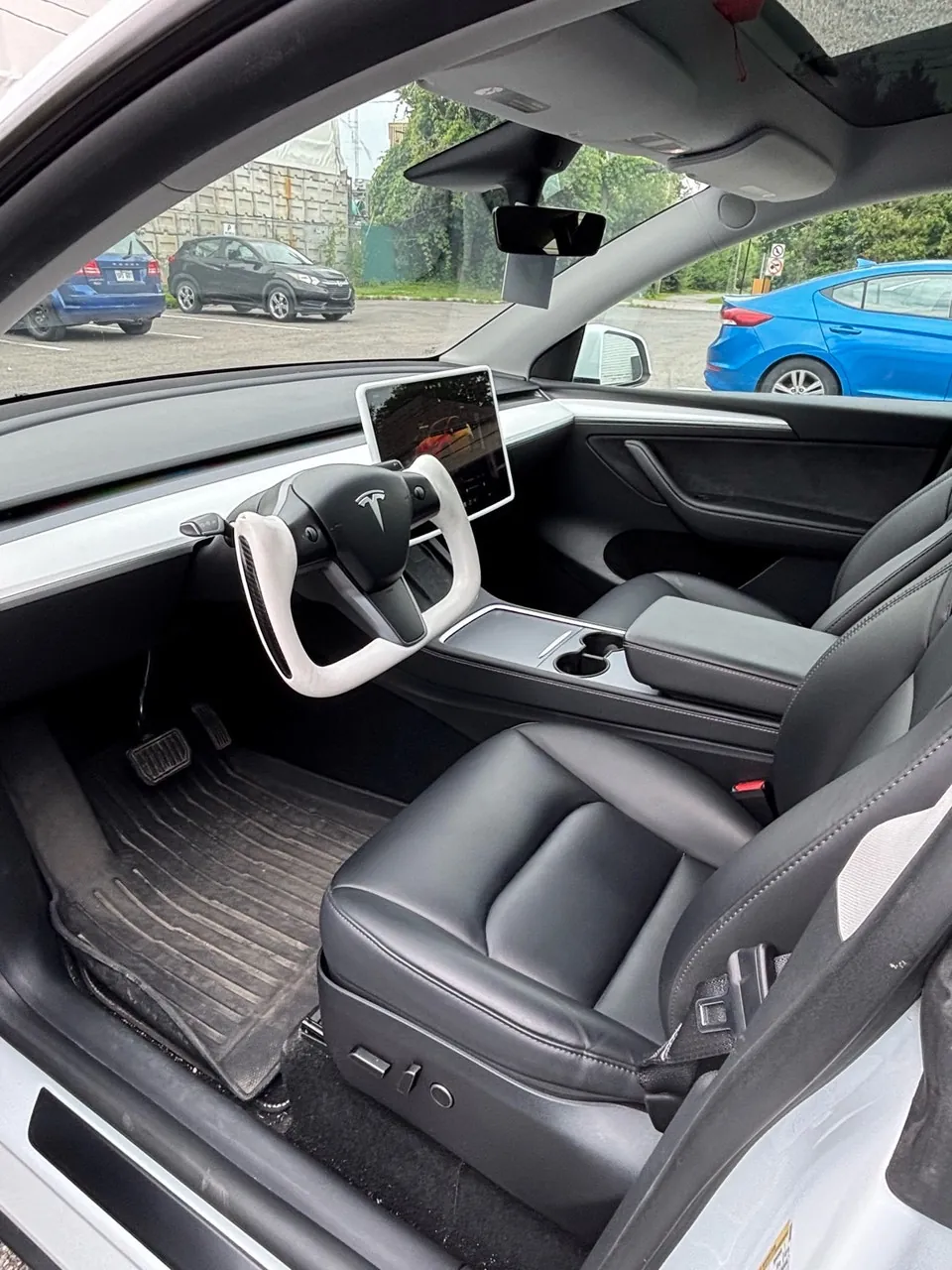 Tesla Model Y 2023 photo 2