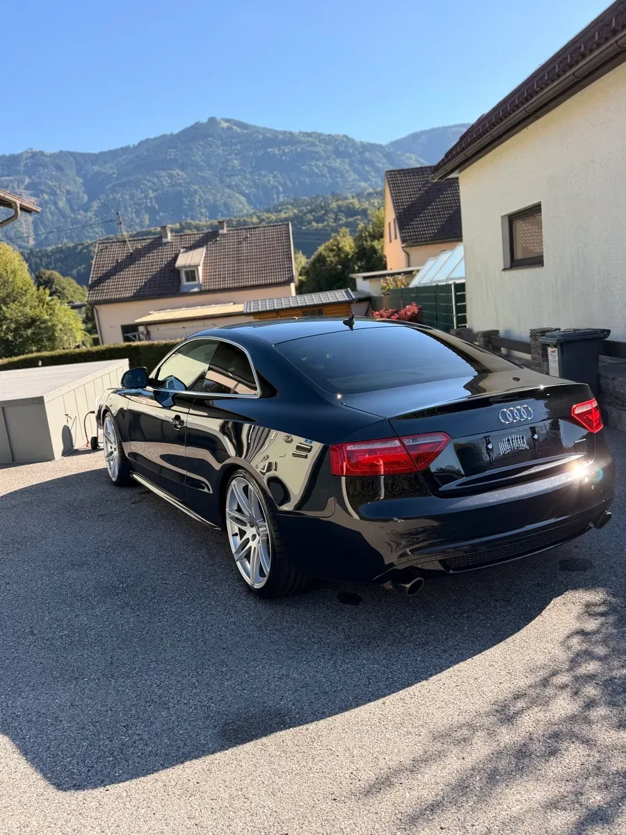 Audi A5 2009 photo 2