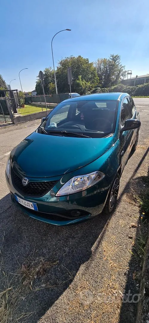 Lancia Ypsilon