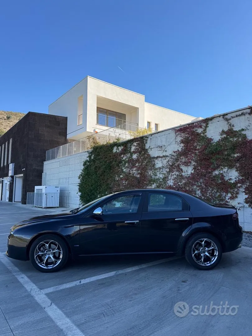 Alfa Romeo 159 2008 photo 2