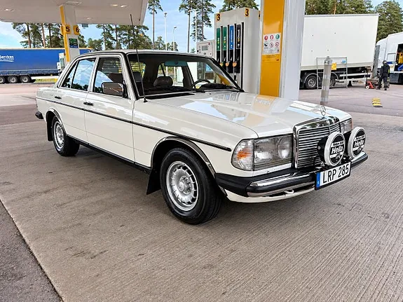 Mercedes-Benz 240 D
