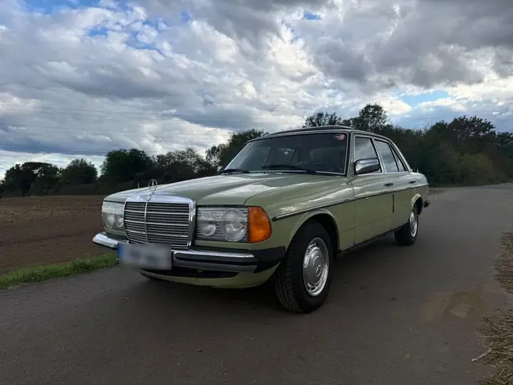 Mercedes-Benz 230