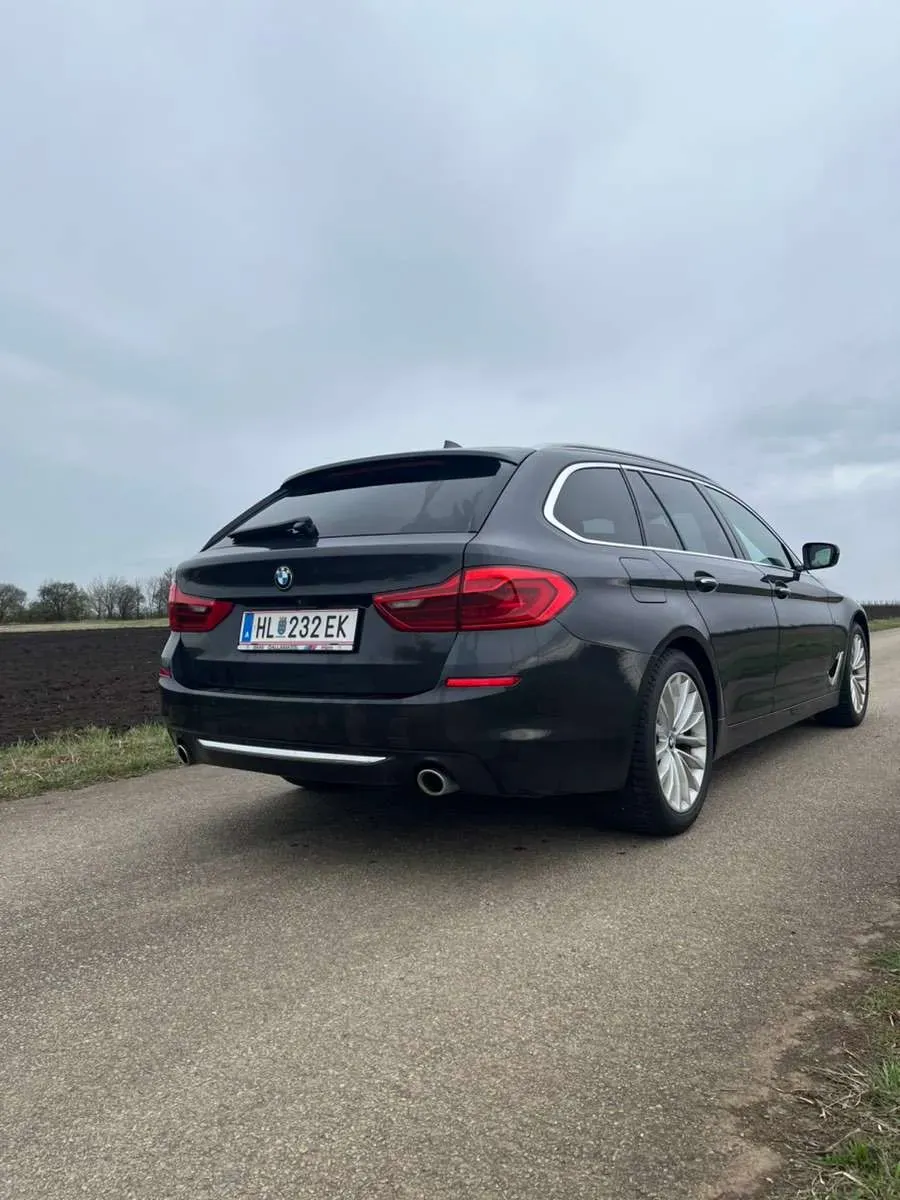 BMW 5 Series 2017 photo 2