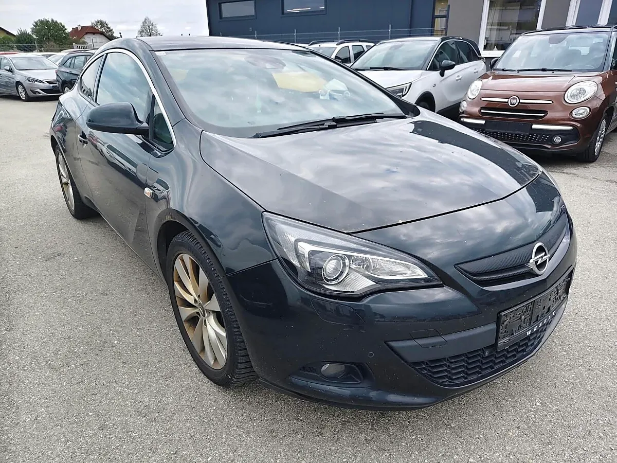 Opel Astra 2012 photo 2