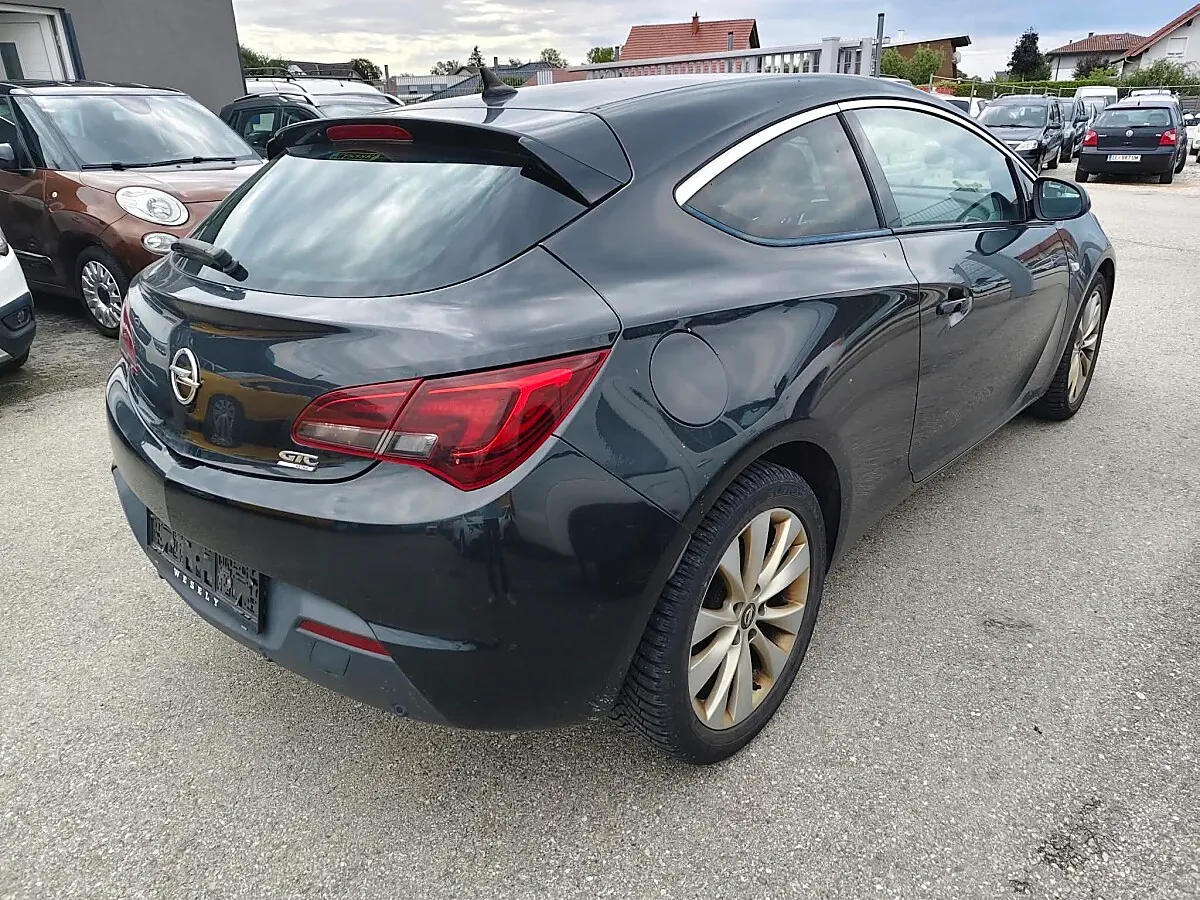 Opel Astra 2012 photo 4