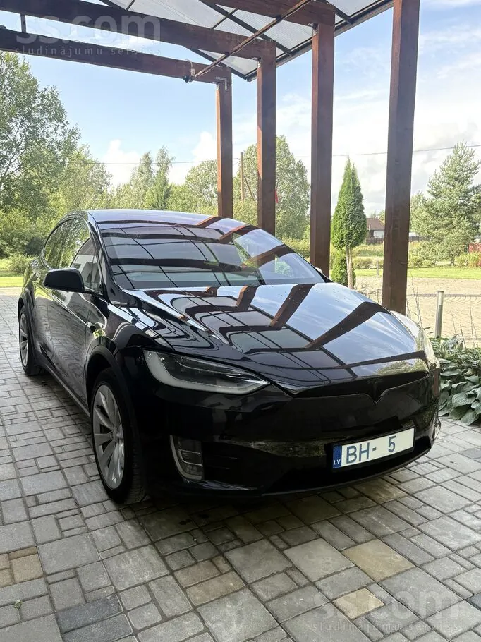 Tesla Model X 2017 photo 2