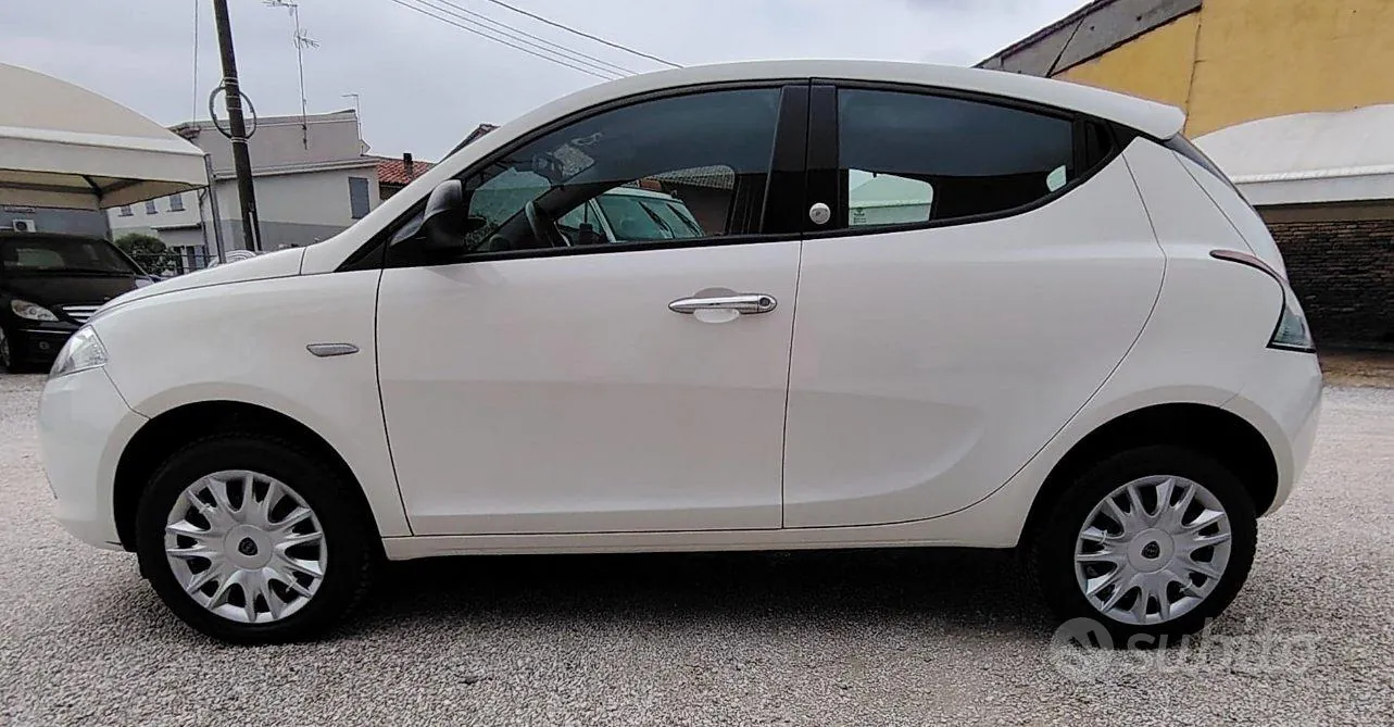 Lancia Ypsilon 2014 photo 4