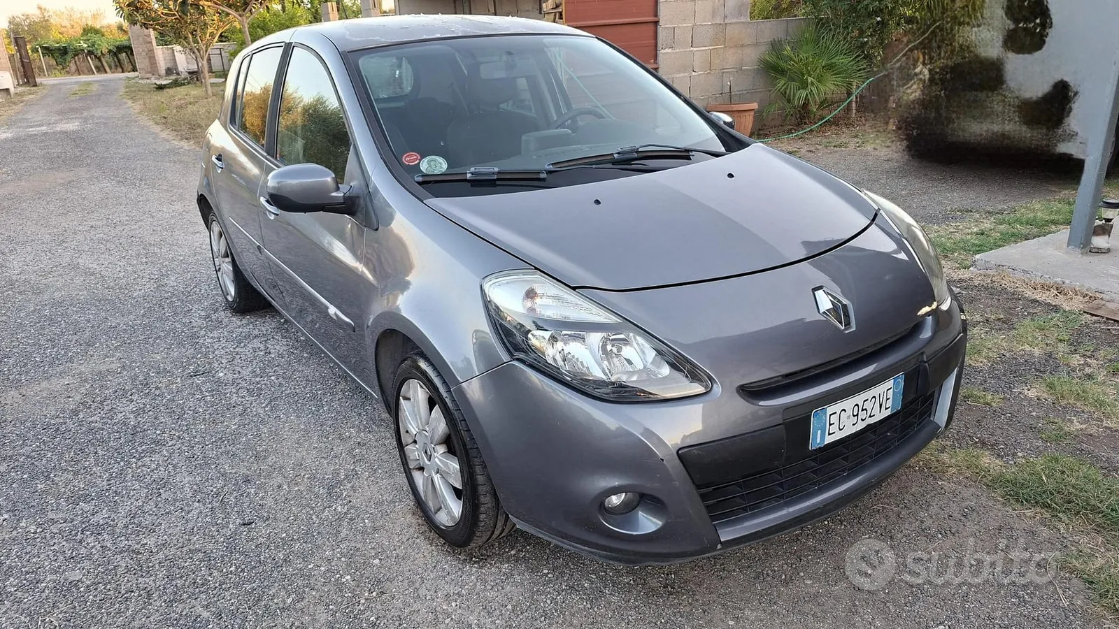 Renault Clio 2010 photo 4