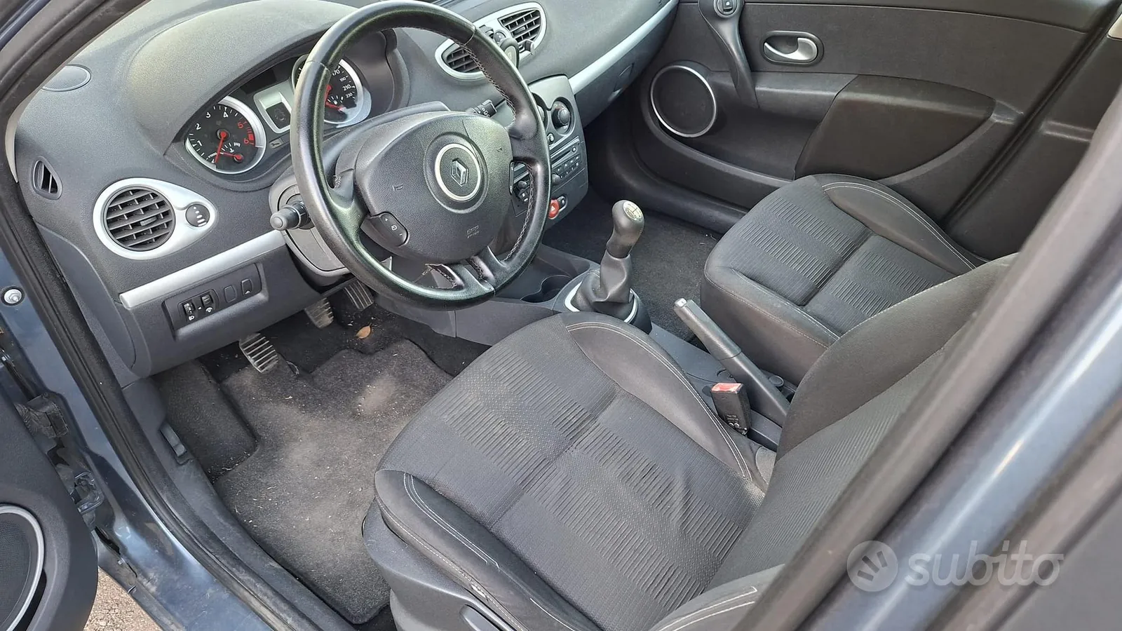 Renault Clio 2010 photo 5